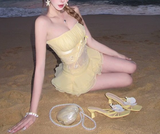 丰腴美女性感连衣裙图片