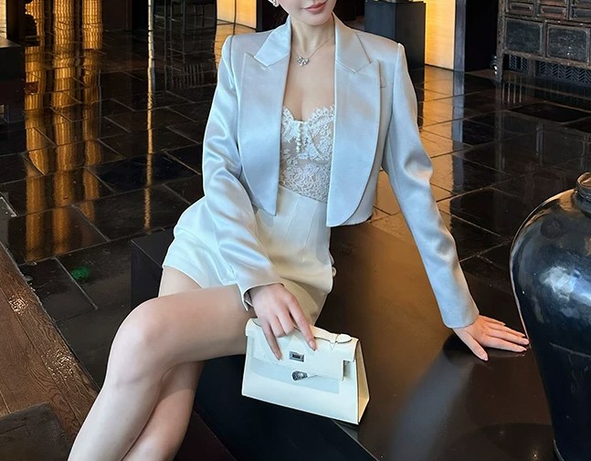 白嫩美人性感连衣裙图片专辑