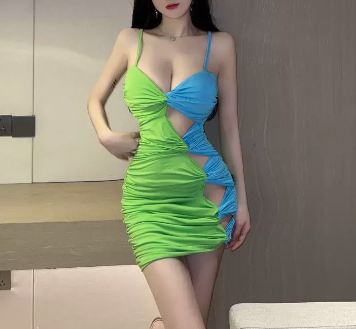 白嫩美人性感连衣裙相册