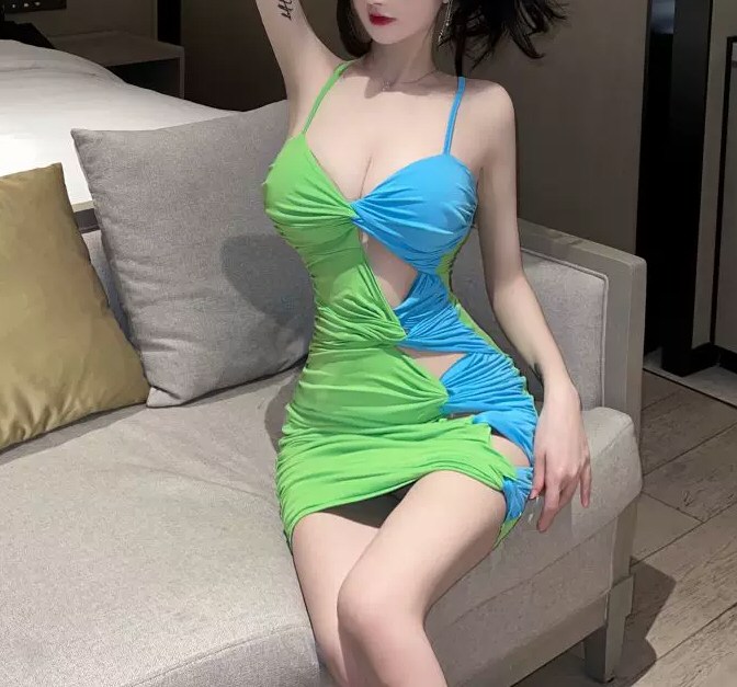 白嫩美人性感连衣裙相册