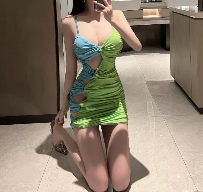 白嫩美人性感连衣裙相册
