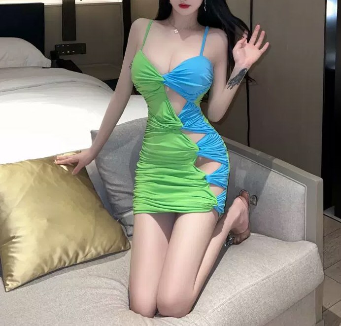 白嫩美人性感连衣裙相册