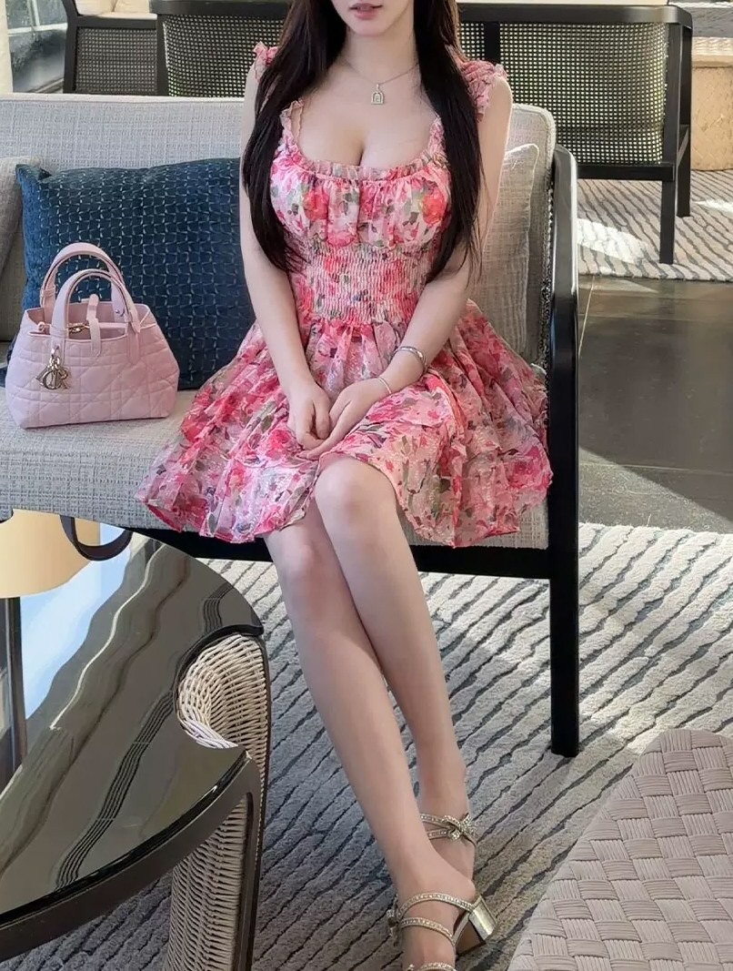 妩媚淘女郎性感连衣裙图片