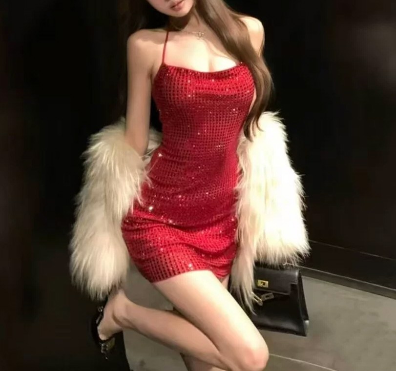 丰腴嫩模性感连衣裙写真