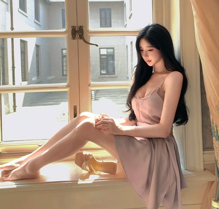 诱人模特性感连衣裙照片