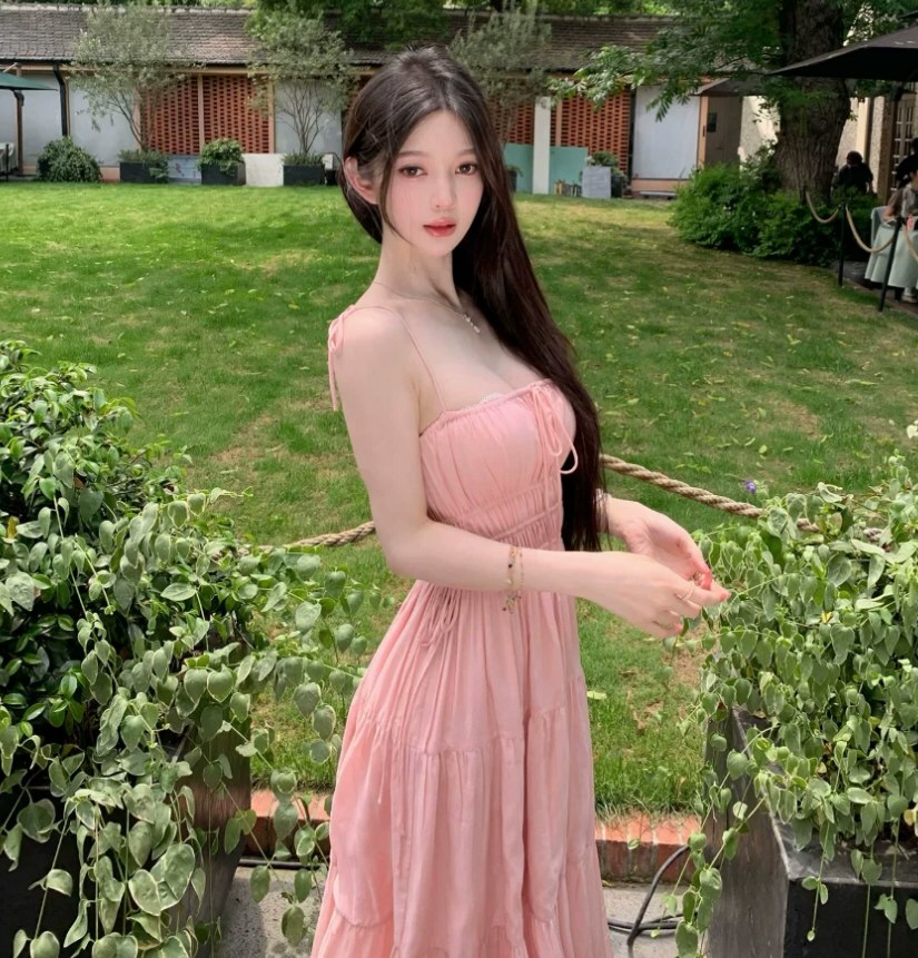 诱人嫩模性感连衣裙图片