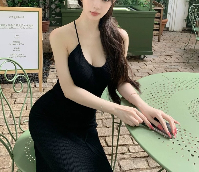 妖艳少女性感连衣裙原图