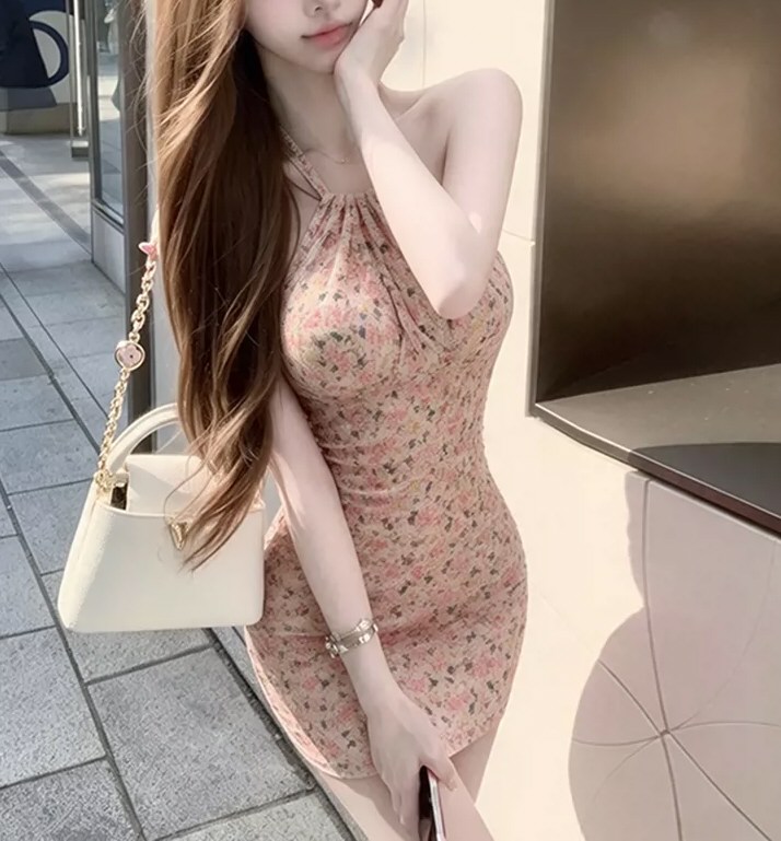 靓丽软妹性感连衣裙图片