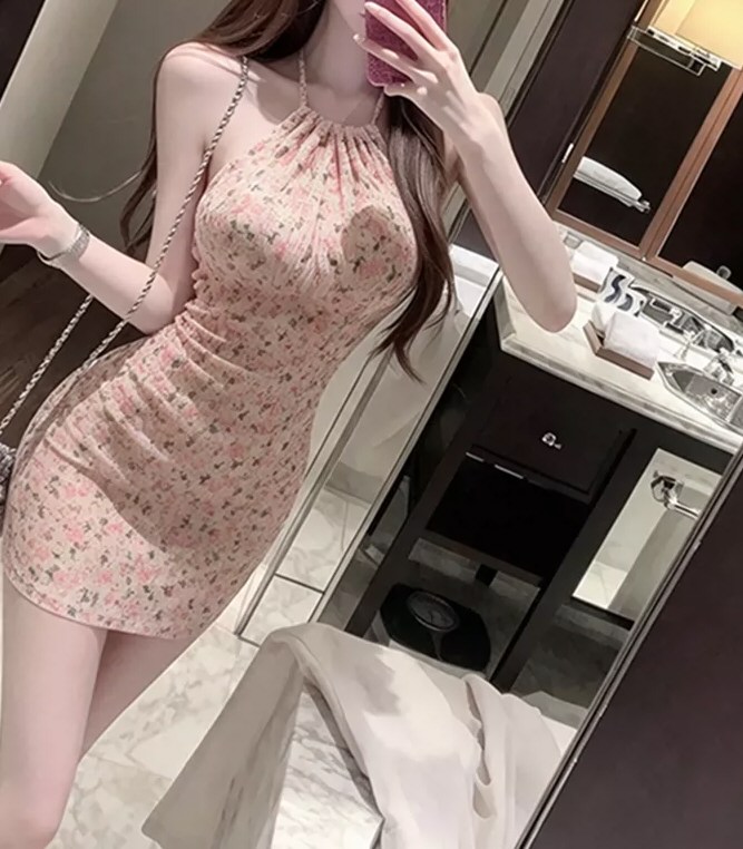 靓丽软妹性感连衣裙图片