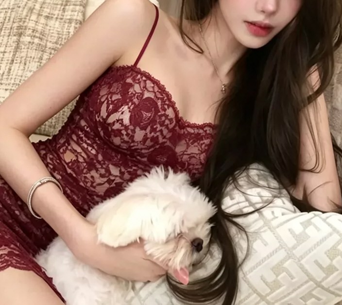 靓丽软妹性感连衣裙图片