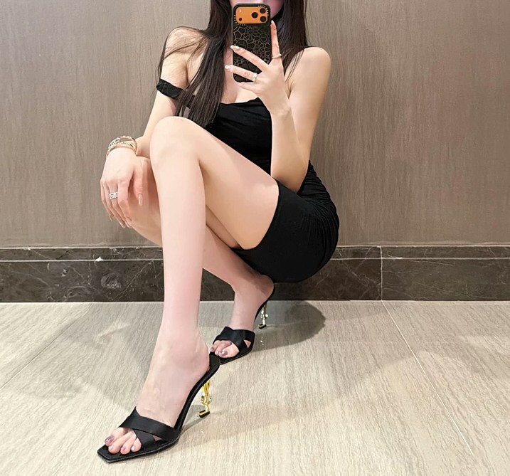 美貌嫩模性感连衣裙相册精选